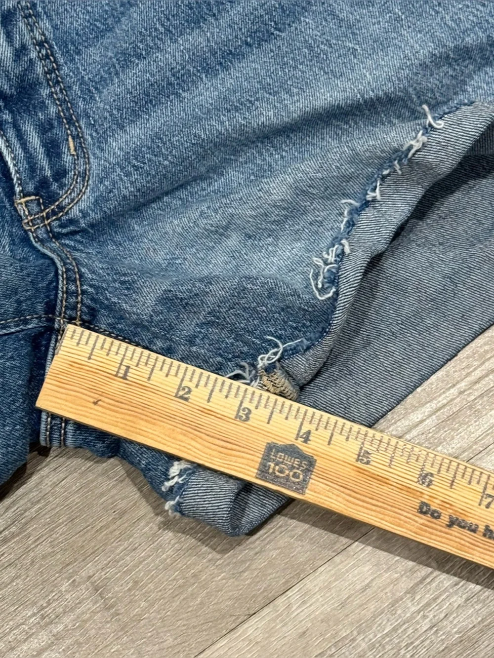 BKE Distressed Denim Cutoff Shorts Size 31 Medium Wash Festival Y2K Casual